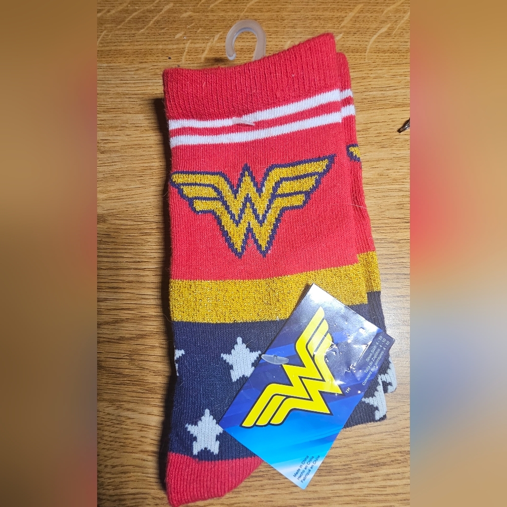 Nwt Wonder Woman Women's branded socks size 4-10